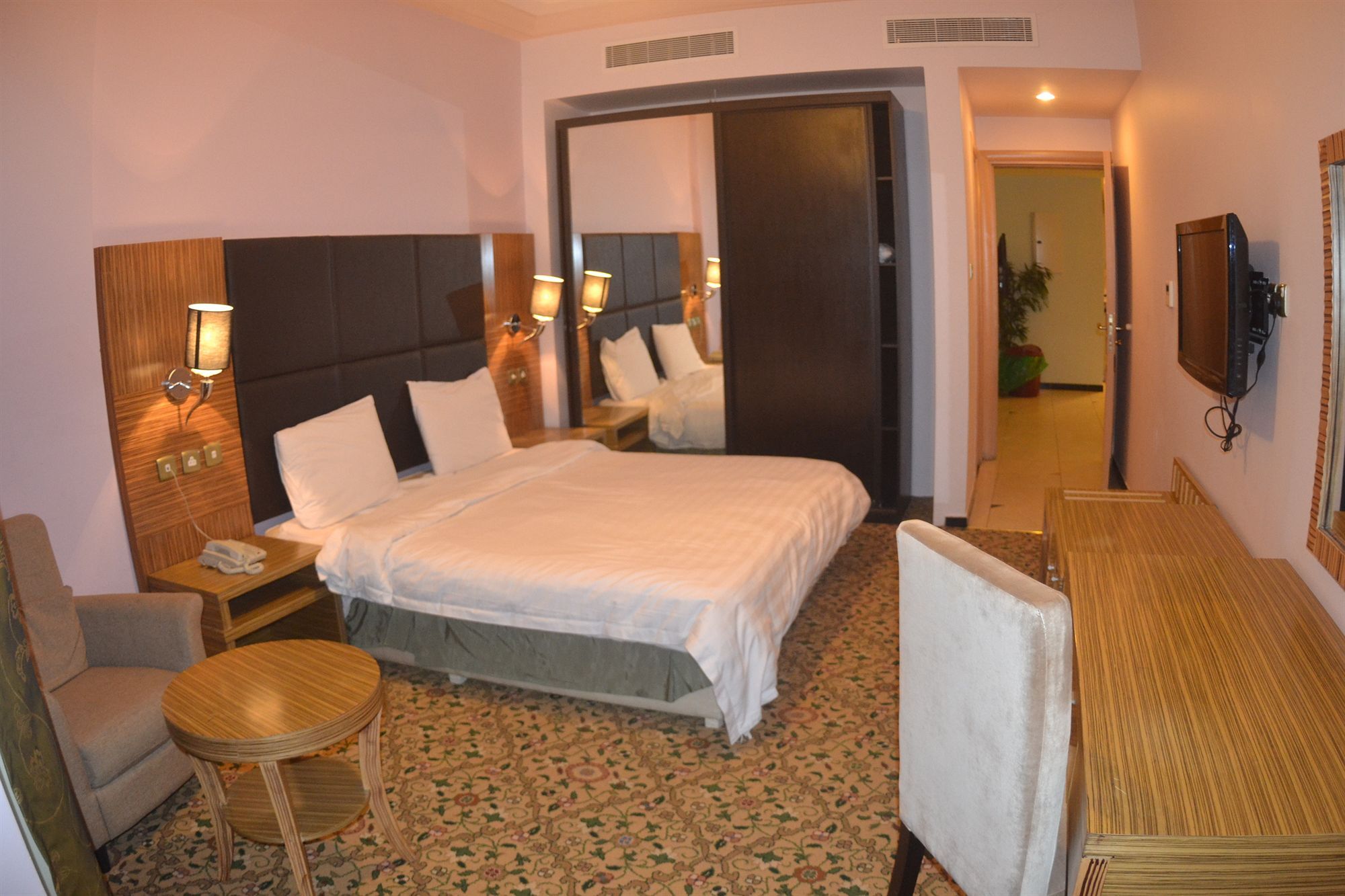 Platinum Park Hotell Ta'if Exteriör bild